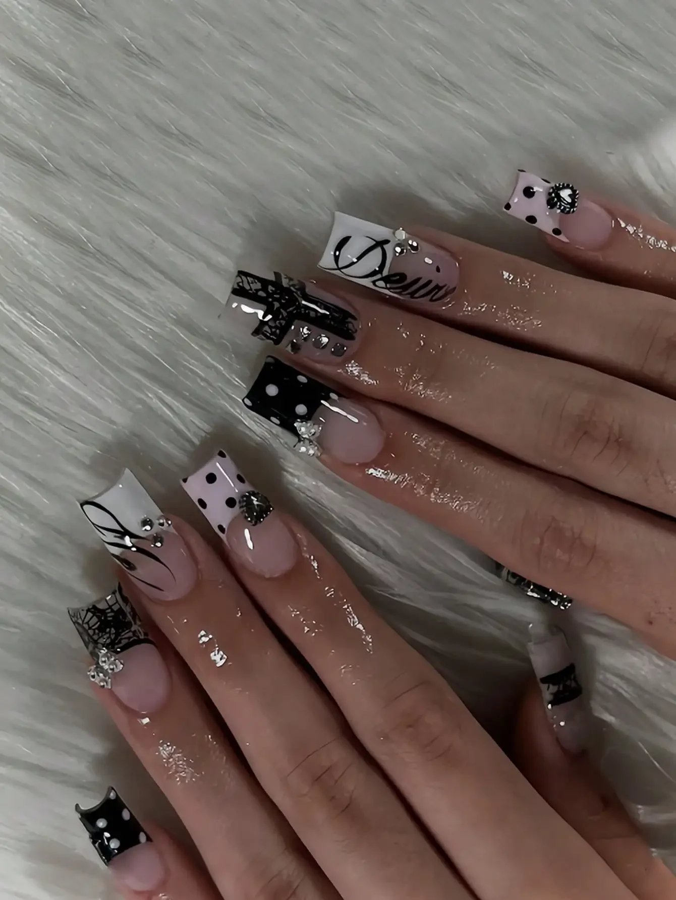 Instantly Upgrade Your Look With 24 Square Nails Art Pieces, Cool Dark Style, Black Polka Dot Metallic Heart, Hollowed-Out Spider Web French Tip Nails Metallic Bow, Suitable For Ladies And Girls, A Must-Have For Parties And Shopping Fake Nails
Instantly Upgrade Your Look With 24 Square Nails Art Pieces, Cool Dark Style, Black Polka Dot Metallic Heart, Hollowed-Out Spider Web French Tip Nails Metallic Bow, Suitable For Ladies And Girls, A Must-Have For Parties And Shopping Fake Nails