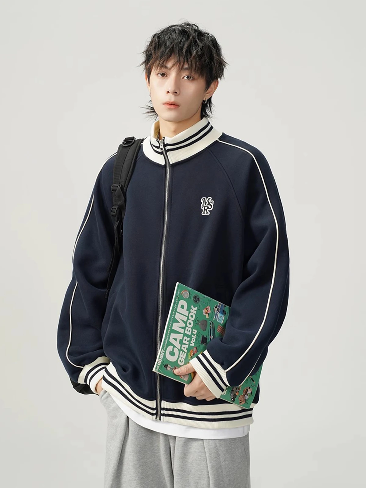 Ретро Американский Sle Вышитый Бейсбол Джет Свободная Повседневная Спортивная Верхняя Одежда для Мужчин Осенний Сезон Цвет Кров Дизайн
Ретро Американский Sle Вышитый Бейсбол Джет Свободная Повседневная Спортивная Верхняя Одежда для Мужчин Осенний Сезон Цвет Кров Дизайн