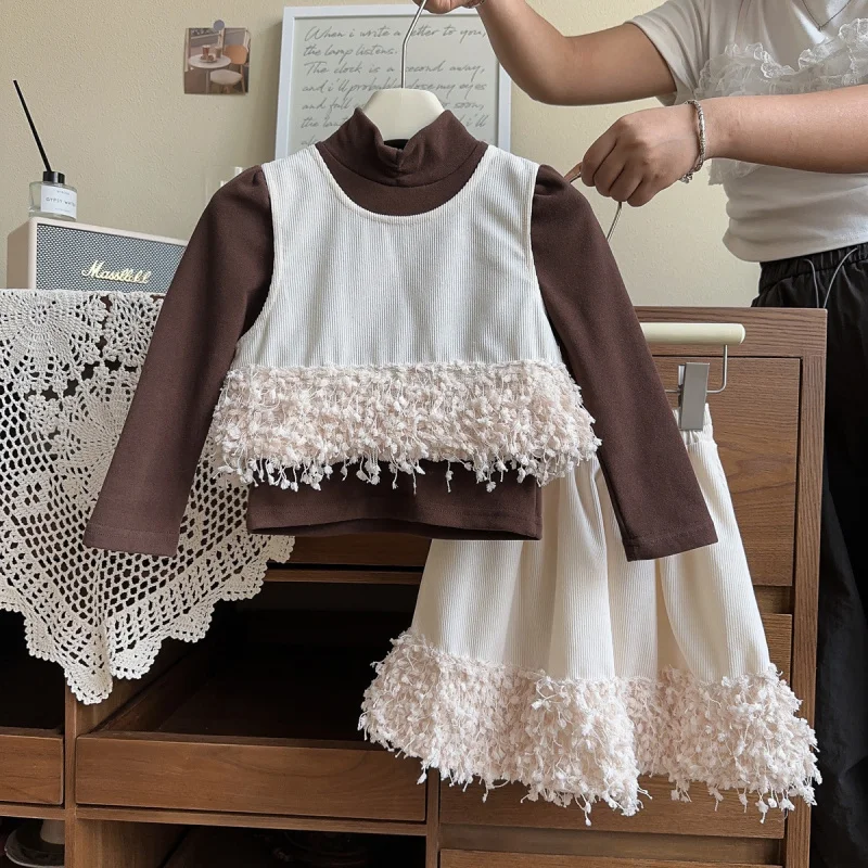 Children's Outfit Set Skirt New Spring and Autumn Girls' Casual Versatile Vest Half Skirt Base Shirt Three-Piece Set Trendy
Children's Outfit Set Skirt New Spring and Autumn Girls' Casual Versatile Vest Half Skirt Base Shirt Three-Piece Set Trendy