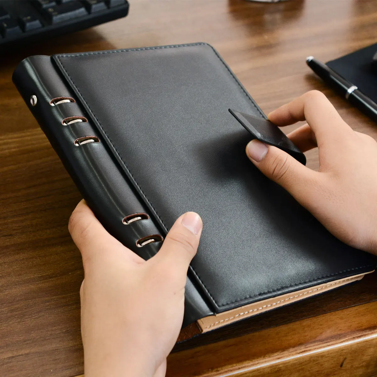 Retro Business Loose-leaf Leather Notebook B5 Travel Diary School Office Notebook Gifts
Retro Business Loose-leaf Leather Notebook B5 Travel Diary School Office Notebook Gifts