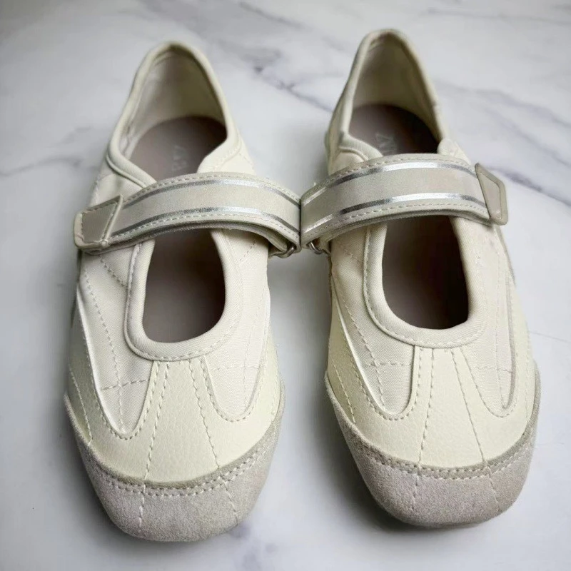 Женские туфли Мэри Джейн на мелкой мягкой подошве, брендовый дизайн, повседневная дорожная прогулочная обувь, модные лоскутные балетки для женщин
Женские туфли Мэри Джейн на мелкой мягкой подошве, брендовый дизайн, повседневная дорожная прогулочная обувь, модные лоскутные балетки для женщин