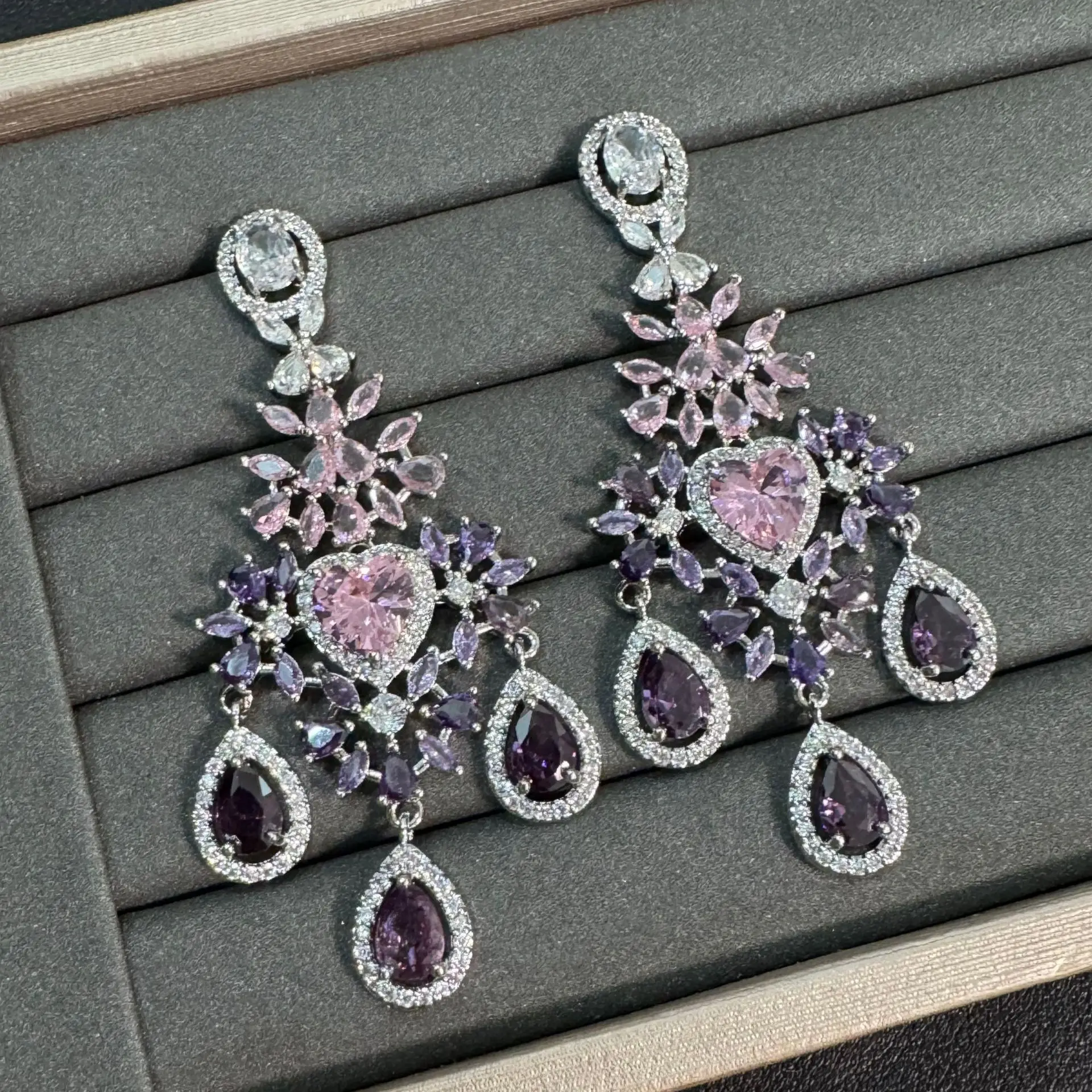 unique zircon earrings for women shiny jewelry green purple teardrop dangling earrings evening party anniversary gift
unique zircon earrings for women shiny jewelry green purple teardrop dangling earrings evening party anniversary gift