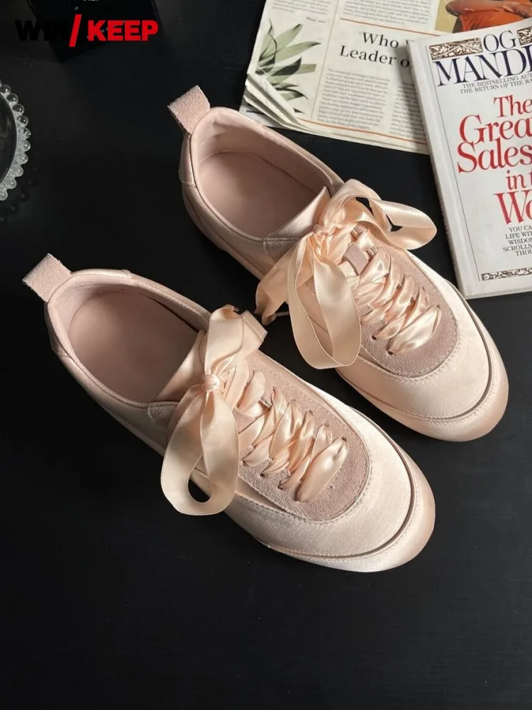 Женские стильные кроссовки из натуральной кожи с лоскутным узором, на плоской подошве, на шнуровке, новые, весенне-летние, дышащие, для прогулок на свежем воздухе, спортивная обувь
Женские стильные кроссовки из натуральной кожи с лоскутным узором, на плоской подошве, на шнуровке, новые, весенне-летние, дышащие, для прогулок на свежем воздухе, спортивная обувь