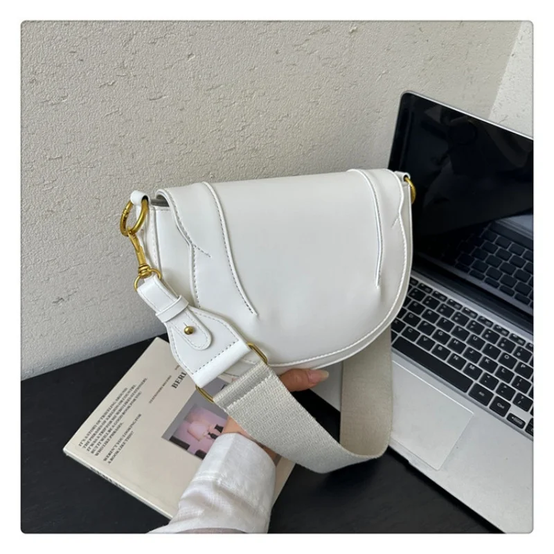 Minimal half-moon saddle purse with antique gold hardware & fine edge stitching, compact silhouette for casual dating occasions
Minimal half-moon saddle purse with antique gold hardware & fine edge stitching, compact silhouette for casual dating occasions