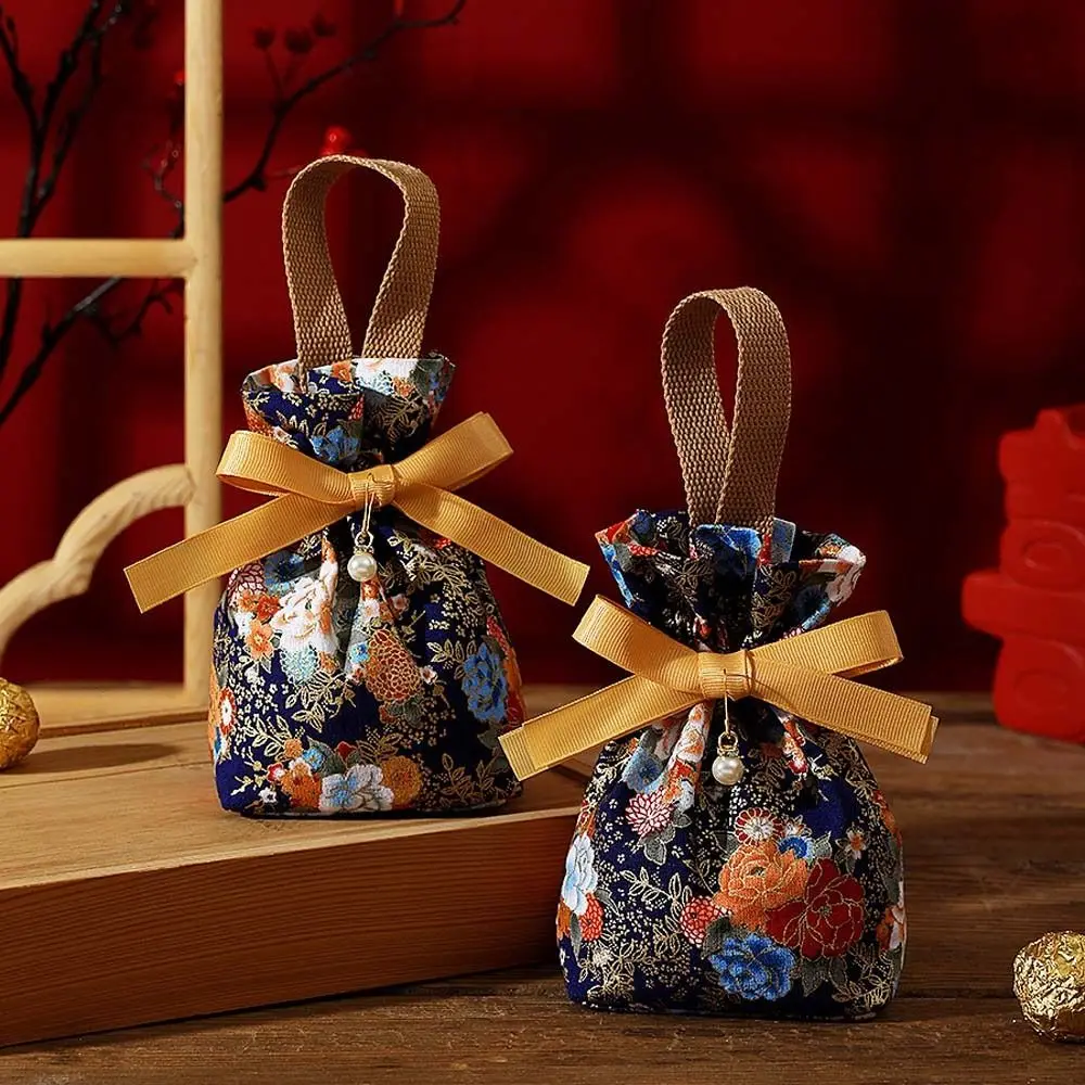 Floral Flower Drawstring Bag Satin Bow Pearl Pendant Festive Sugar Bag Jewerly Packing Bag Korean Style Canvas Wrist Bag
Floral Flower Drawstring Bag Satin Bow Pearl Pendant Festive Sugar Bag Jewerly Packing Bag Korean Style Canvas Wrist Bag