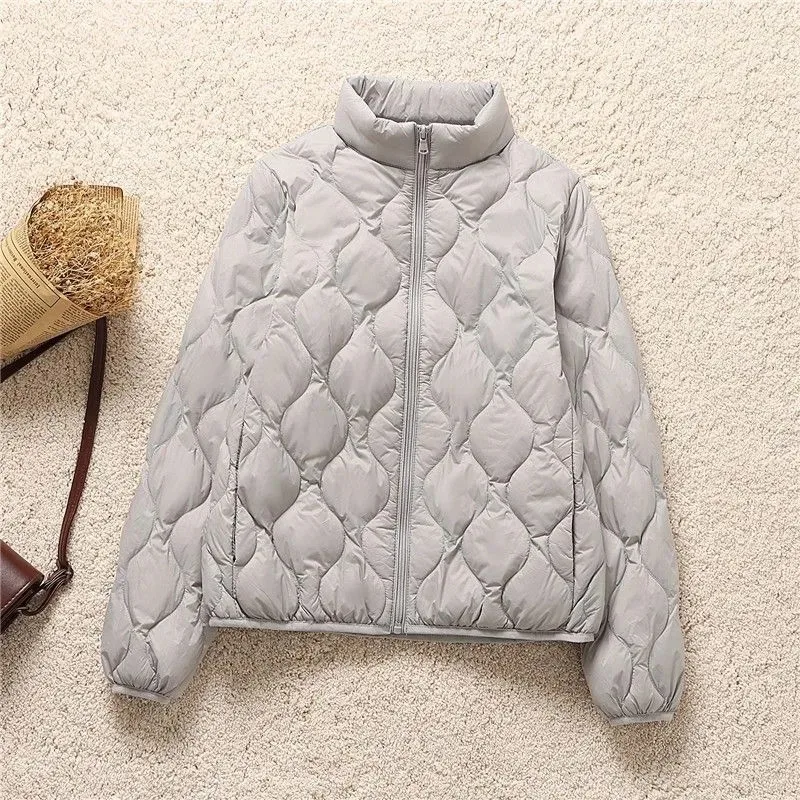 Осень/зима 2023, новое женское тонкое пальто с воротником-стойкой и хлопковой подкладкой, короткая женская куртка с вышивкой, облегающая свободная верхняя одежда
Осень/зима 2023, новое женское тонкое пальто с воротником-стойкой и хлопковой подкладкой, короткая женская куртка с вышивкой, облегающая свободная верхняя одежда