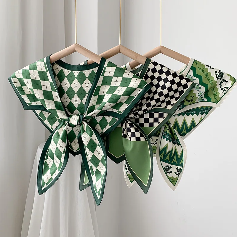 Women's Fashion Accessory: Green Triangle Silk Scarf Neck Decoration Fake Collar Shawl with Sunscreen for Summer
Women's Fashion Accessory: Green Triangle Silk Scarf Neck Decoration Fake Collar Shawl with Sunscreen for Summer