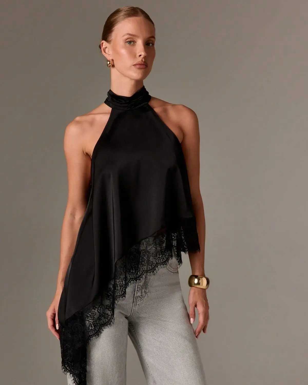 2026 Summer Women Black Satin Sleeveless Halter Blouse Loose Fit Lace Trim Asymmetric Hem Elegant Tops Sexy Party Backless Cami
2026 Summer Women Black Satin Sleeveless Halter Blouse Loose Fit Lace Trim Asymmetric Hem Elegant Tops Sexy Party Backless Cami