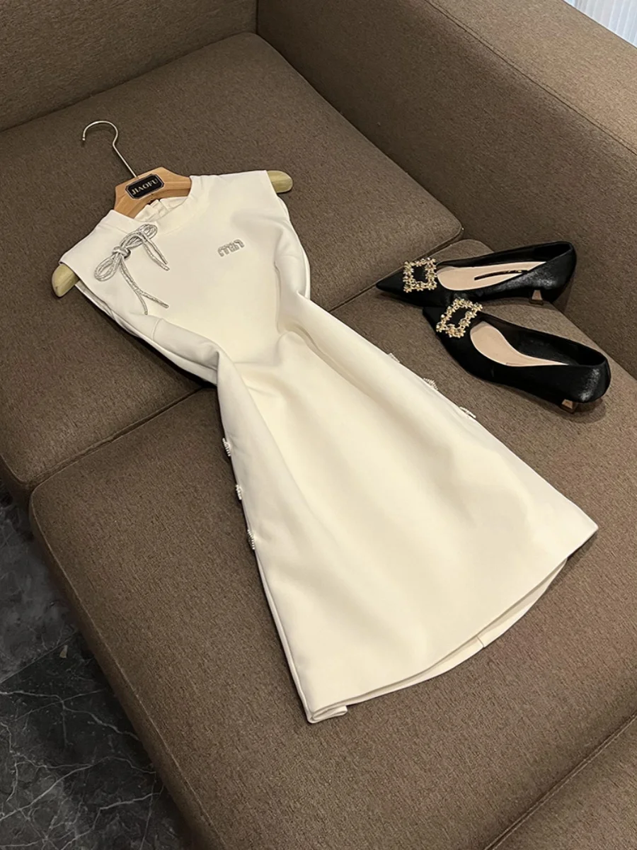 Ele Slimming A-Line ort Skirt Vest Dr with Knot Diamond Decoration in Winter White for Ladies Commuting
Ele Slimming A-Line ort Skirt Vest Dr with Knot Diamond Decoration in Winter White for Ladies Commuting