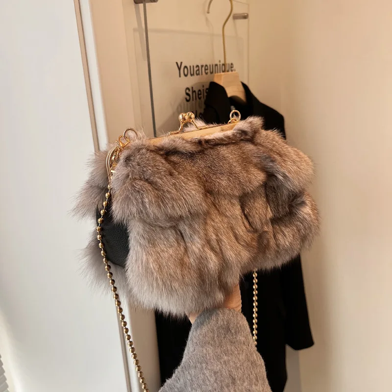 New Autumn & Winter Women's Bag - High-End Imported Fox Fur, Clip-Mouth Design, Tote & Crossbody Luxury Bag
New Autumn & Winter Women's Bag - High-End Imported Fox Fur, Clip-Mouth Design, Tote & Crossbody Luxury Bag