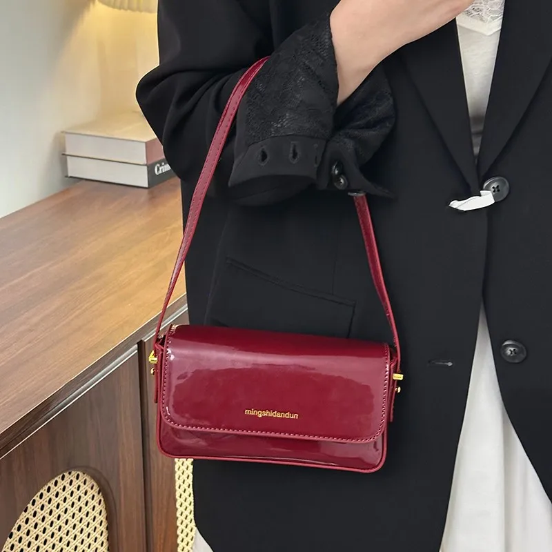Elegant Letter Logo Square Diaper Bag For Women Luxury Leather Crossbody Tote Large Capacity Chic Fashionable Designer Commuter
Elegant Letter Logo Square Diaper Bag For Women Luxury Leather Crossbody Tote Large Capacity Chic Fashionable Designer Commuter
