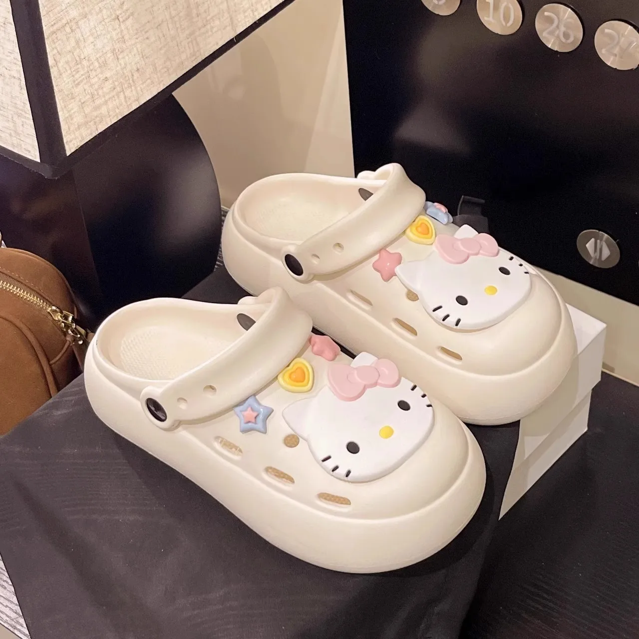Sanrio Cartoon Female Summer Hello Kitty Slippers Anime Thick Sole Anti-Slip Home Slippers Girls Gift Student Dormitory Shoes
Sanrio Cartoon Female Summer Hello Kitty Slippers Anime Thick Sole Anti-Slip Home Slippers Girls Gift Student Dormitory Shoes