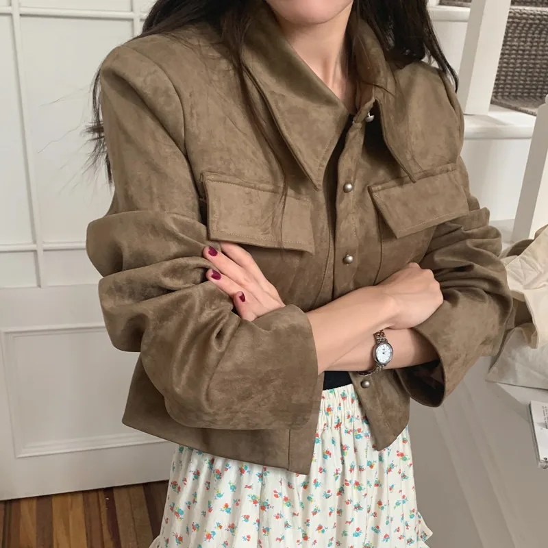 Women's Autumn New Retro Temperament Lapel Single-breasted Short Coat Deerskin Top Jacket 
Women's Autumn New Retro Temperament Lapel Single-breasted Short Coat Deerskin Top Jacket