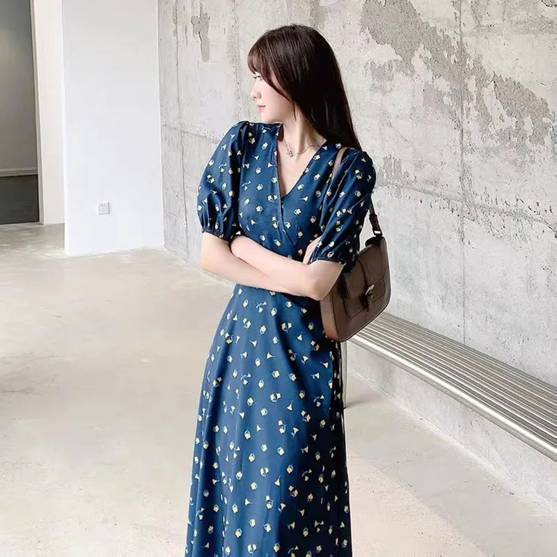 Women's Clothing Summer New French Dress V-neck Slanted Belt Waist Thin Long Dress Puff Sleeve Floral Commuter Dress
Women's Clothing Summer New French Dress V-neck Slanted Belt Waist Thin Long Dress Puff Sleeve Floral Commuter Dress