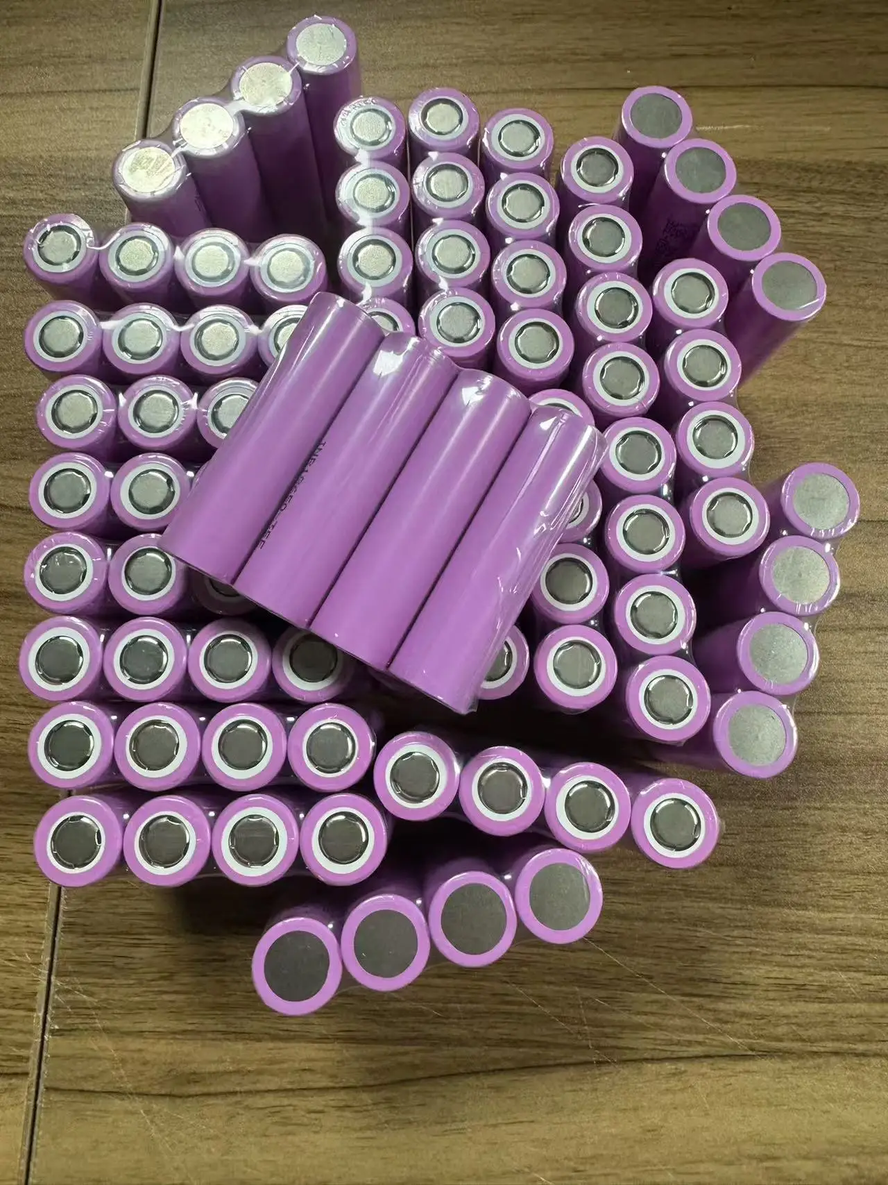 18650 Battery 3500mAh 100% Genuine INR18650-35E 3.7V 20A Rechargeable 18650 Battery for Toys Power Tools Flashlight
18650 Battery 3500mAh 100% Genuine INR18650-35E 3.7V 20A Rechargeable 18650 Battery for Toys Power Tools Flashlight