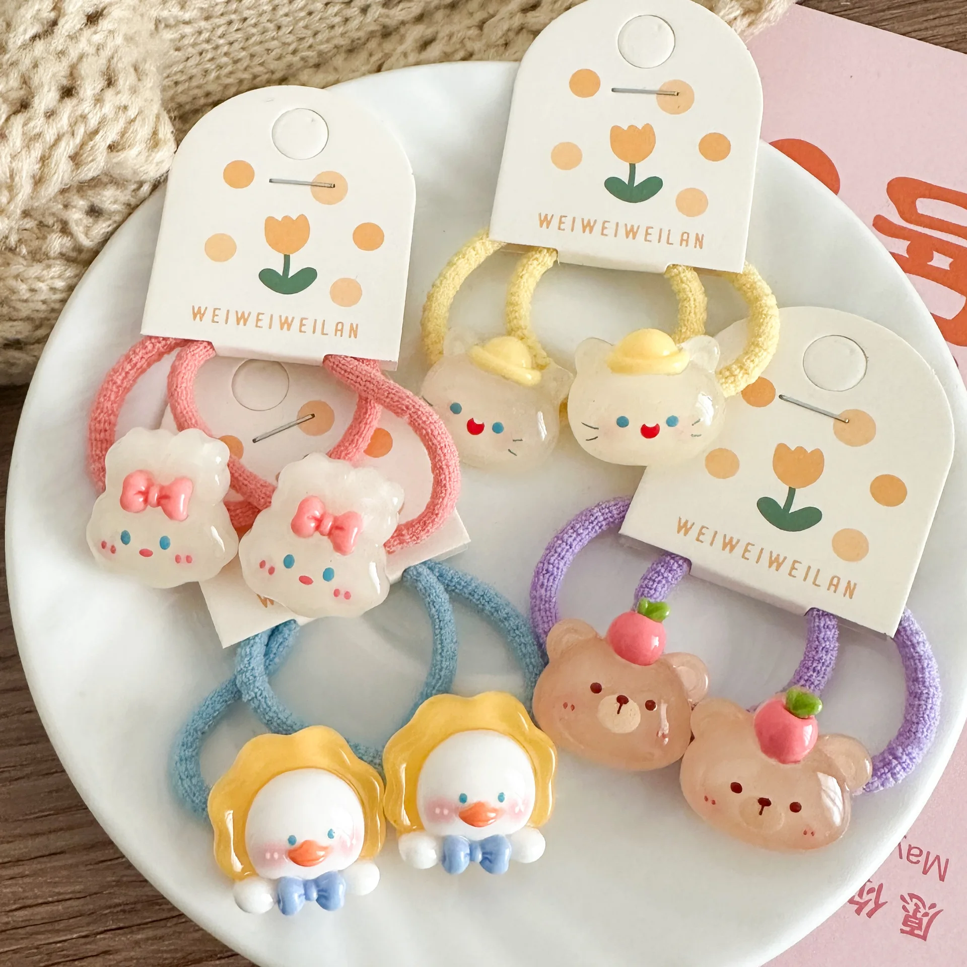 Children's Hair Tie Cards Sweet Cute Animal Scrunchie Soft High Elastic Non-hair-hurting Jelly Color Funny Fashion Baby Hair Tie
Children's Hair Tie Cards Sweet Cute Animal Scrunchie Soft High Elastic Non-hair-hurting Jelly Color Funny Fashion Baby Hair Tie