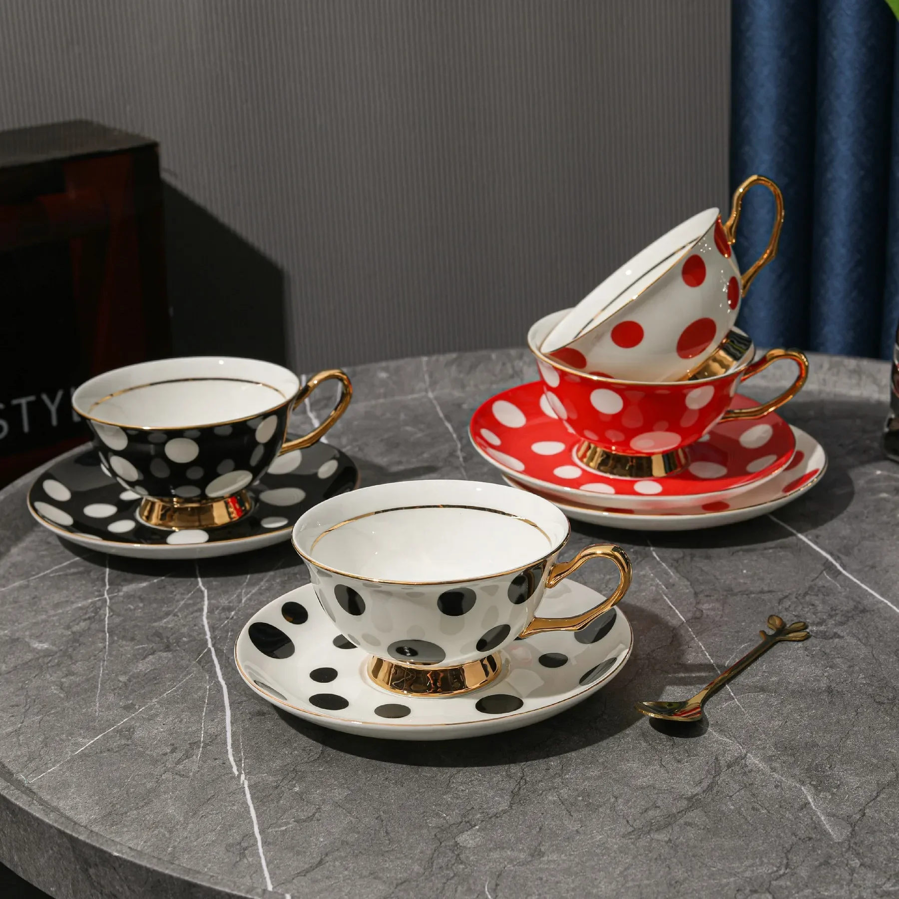 Grass MIUSOU Wind Wave Point Gold-Plated Bone China Coffee Cup Light Luxury Afternoon Tea Coffee Cute Tea Cup
Grass MIUSOU Wind Wave Point Gold-Plated Bone China Coffee Cup Light Luxury Afternoon Tea Coffee Cute Tea Cup
