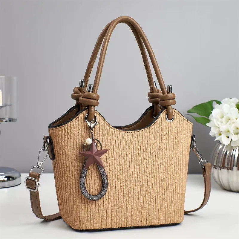 Large Capacity Commuting Bags Women's New Fashionable Bag, Casual and Versatile Tote Bag, Simple and Atmospheric for Women Bags
Large Capacity Commuting Bags Women's New Fashionable Bag, Casual and Versatile Tote Bag, Simple and Atmospheric for Women Bags