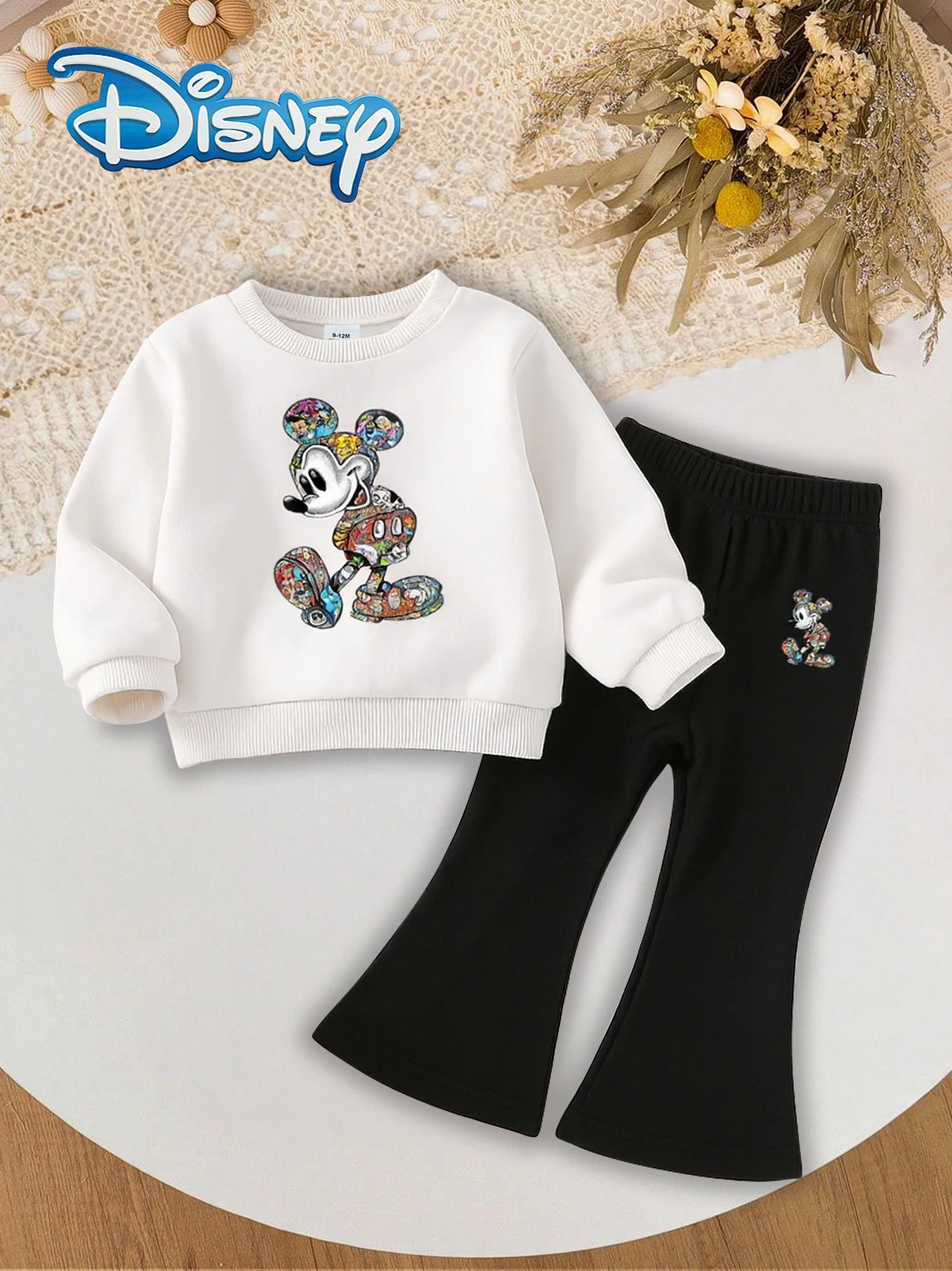 2Pcs 【Officially Licensed】Disney Exclusively Developed Autumn/Winter Baby Girl Newborn Mickey Mouse Cute Long Sleeve T-Shirt and Black Flared Pants Set, Featuring Mickey Mouse Cartoon Pattern, Slightly Stretchy, Suitable for Baby and Newborn Daily Wear, G
2Pcs 【Officially Licensed】Disney Exclusively Developed Autumn/Winter Baby Girl Newborn Mickey Mouse Cute Long Sleeve T-Shirt and Black Flared Pants Set, Featuring Mickey Mouse Cartoon Pattern, Slightly Stretchy, Suitable for Baby and Newborn Daily Wear, G