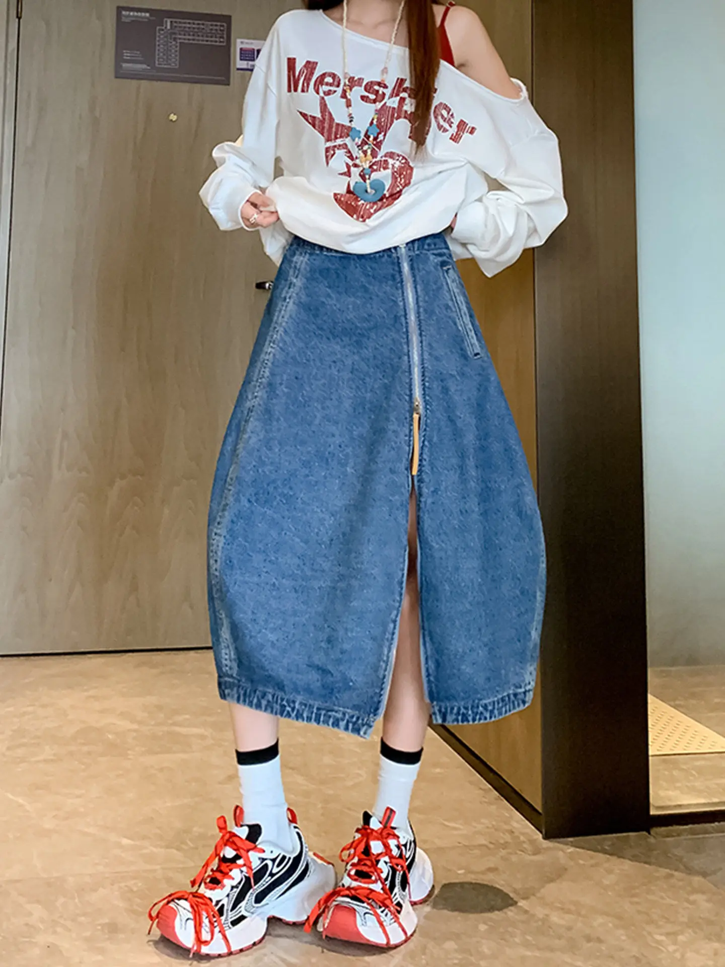 Retro Bouffant Denim Skirt High Waist Cover Hip Slimming Versatile Spicy Girl Mid-Length Skirt for Women Spring 2026
Retro Bouffant Denim Skirt High Waist Cover Hip Slimming Versatile Spicy Girl Mid-Length Skirt for Women Spring 2026