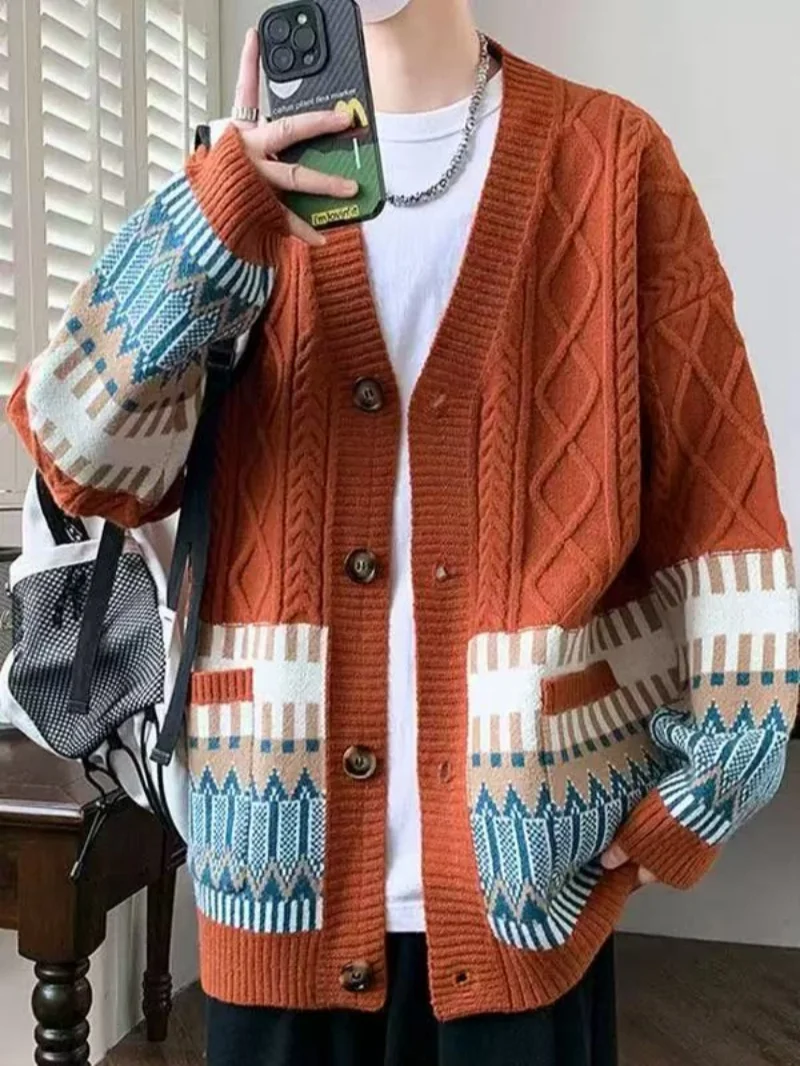 Американский стильный открытый кардиган-свитер свободного кроя, вязаный, с длинными рукавами, V-образным вырезом, повседневная одежда для пар, из полиэфирного волокна, теплый и дышащий
Американский стильный открытый кардиган-свитер свободного кроя, вязаный, с длинными рукавами, V-образным вырезом, повседневная одежда для пар, из полиэфирного волокна, теплый и дышащий