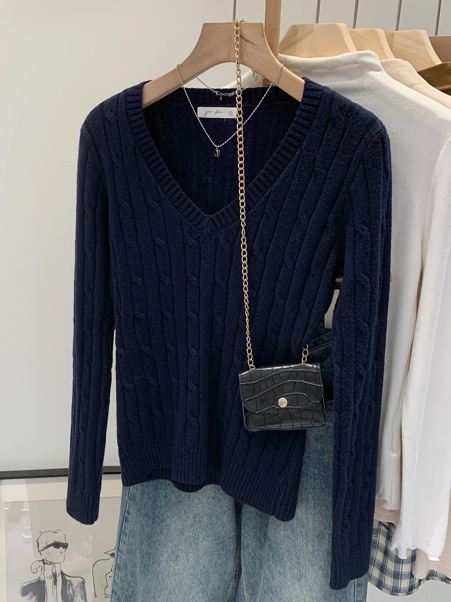 Slim Fit Long Sleeve V-Neck Knitwear Women's Fashion Autumn New Style Inner Wear Casual Commute Soft Polyester Blend Knitted Top
Slim Fit Long Sleeve V-Neck Knitwear Women's Fashion Autumn New Style Inner Wear Casual Commute Soft Polyester Blend Knitted Top