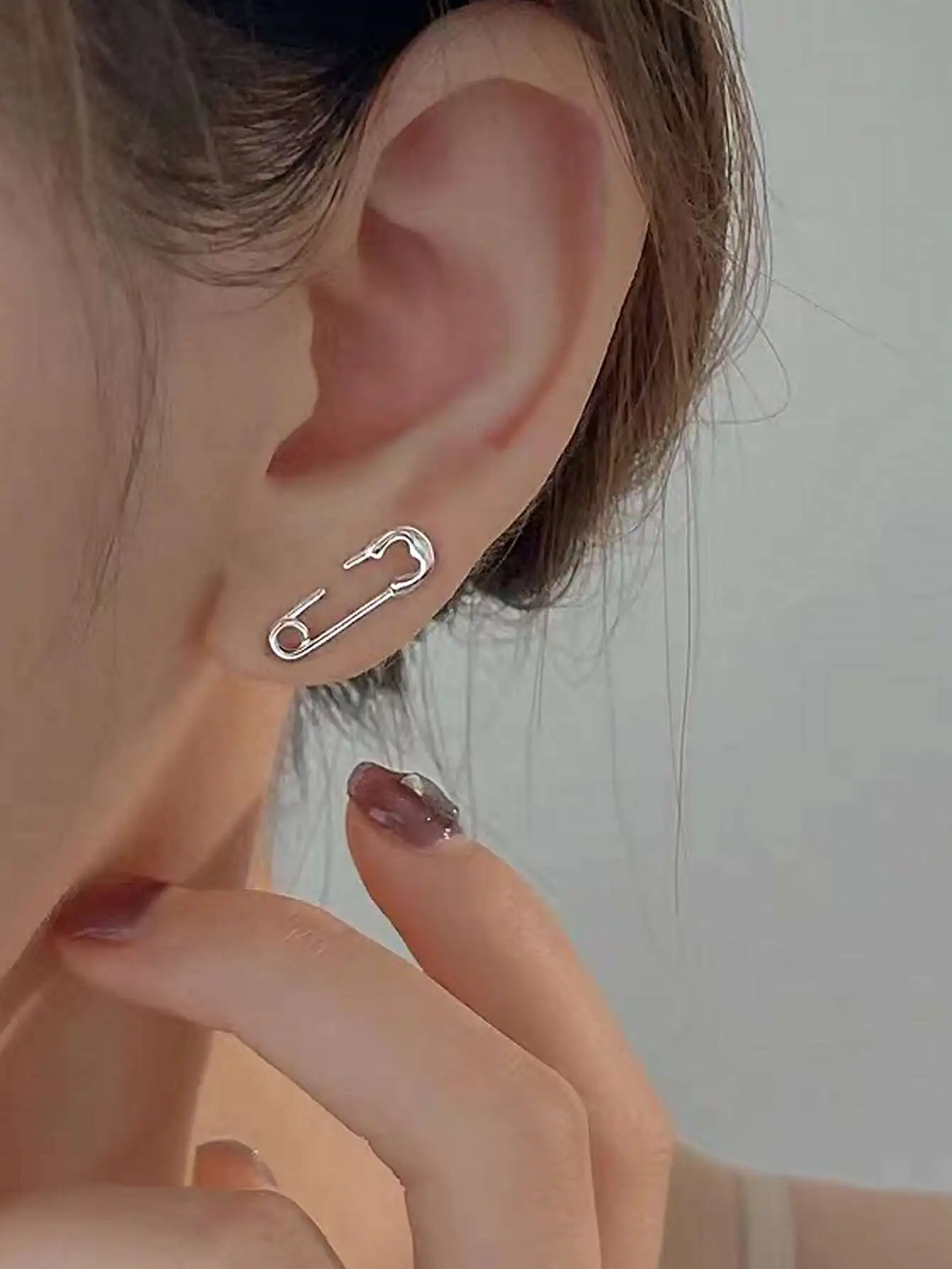 Pin Design Stud Earrings
Pin Design Stud Earrings