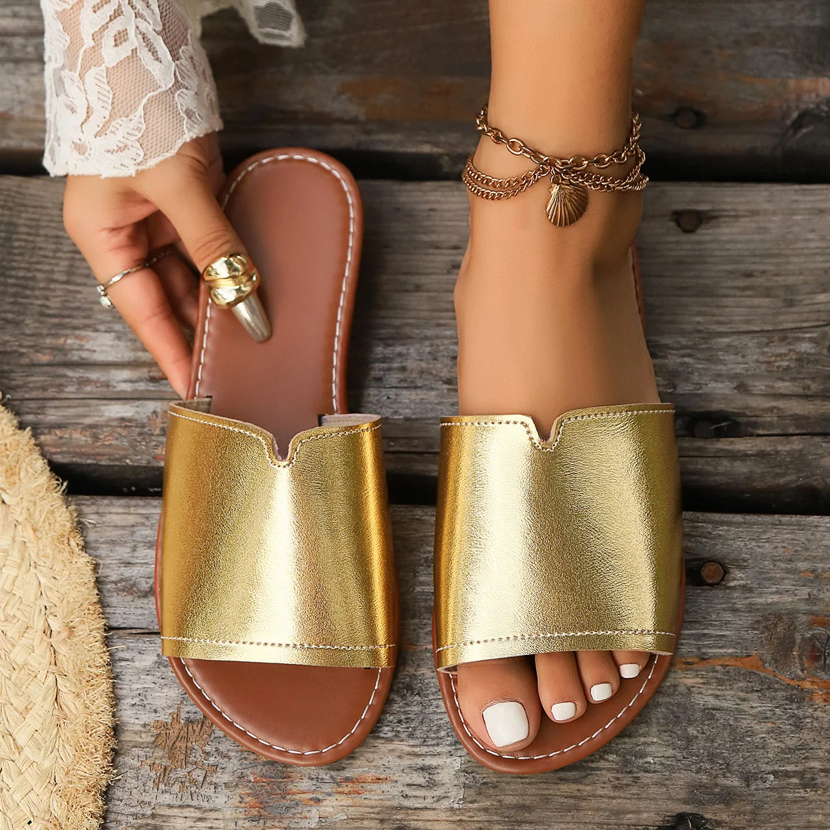Women Slippers New Summer Flat Sandals Fashion Outdoor Comfortable Slippers Flip Fops Casual Shoes Slides Women Zapatos De Mujer
Women Slippers New Summer Flat Sandals Fashion Outdoor Comfortable Slippers Flip Fops Casual Shoes Slides Women Zapatos De Mujer