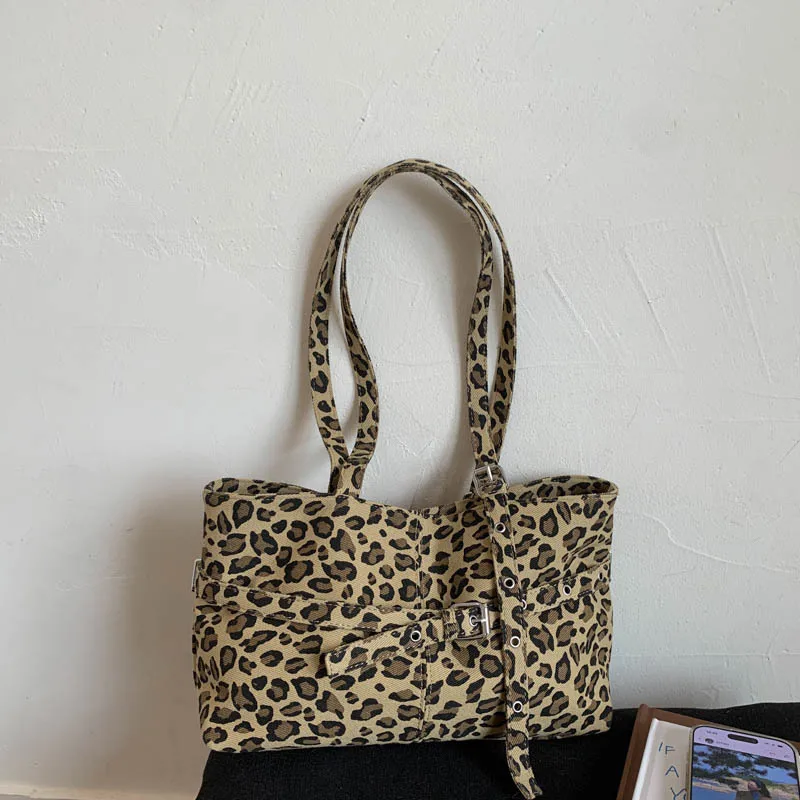 Niche Trend Leopard Print Handheld Totebag Autumn Winter Retro Women's Shoulder Bags Versatile Large Capacity Commuting PU Bag
Niche Trend Leopard Print Handheld Totebag Autumn Winter Retro Women's Shoulder Bags Versatile Large Capacity Commuting PU Bag