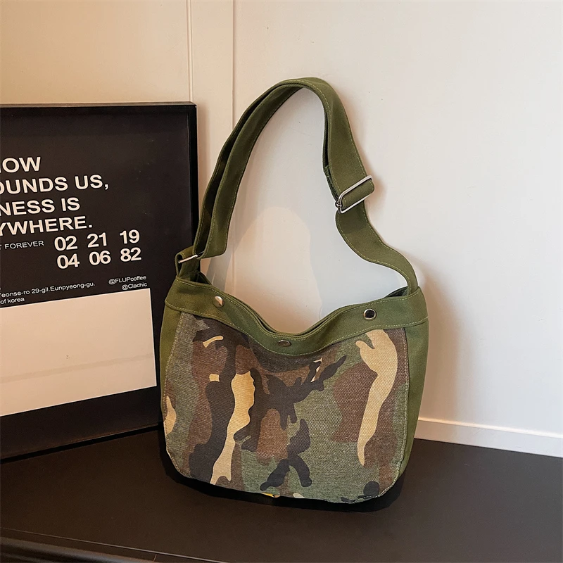 Large-capacity Camouflage Canvas Crossbody Bag Women Commuter Bag with Single Shoulder Strap Casual Outdoor Sports Shoulder Bag
Large-capacity Camouflage Canvas Crossbody Bag Women Commuter Bag with Single Shoulder Strap Casual Outdoor Sports Shoulder Bag