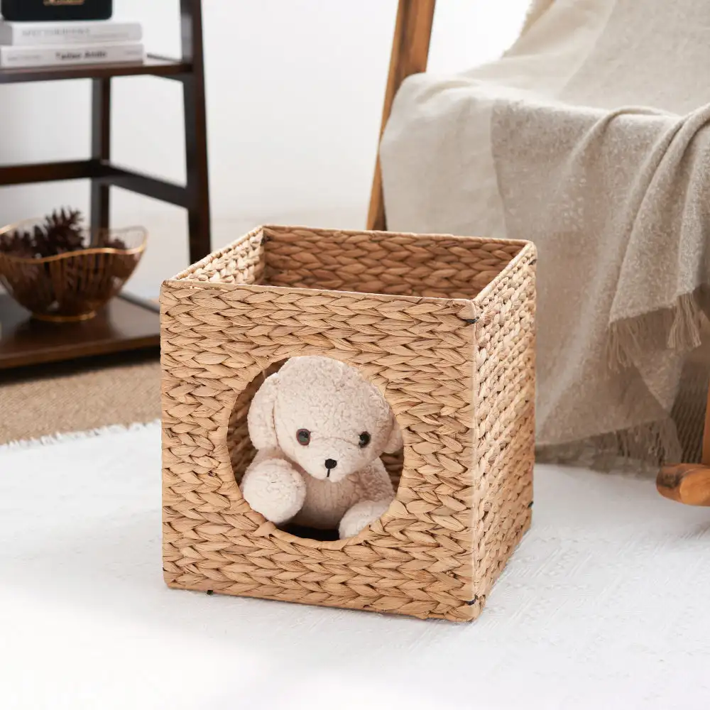 Water Hyacinth Woven Wicker Square Cat Bed Cave – 13″ x 13″ x 13″ – For Small and Medium Cat Breeds and Chihuahua
Water Hyacinth Woven Wicker Square Cat Bed Cave – 13″ x 13″ x 13″ – For Small and Medium Cat Breeds and Chihuahua
