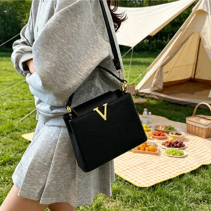 High quality design women's shoulder bag, women's chain crossbody bag, outdoor casual handbag suitable for daily use
High quality design women's shoulder bag, women's chain crossbody bag, outdoor casual handbag suitable for daily use
