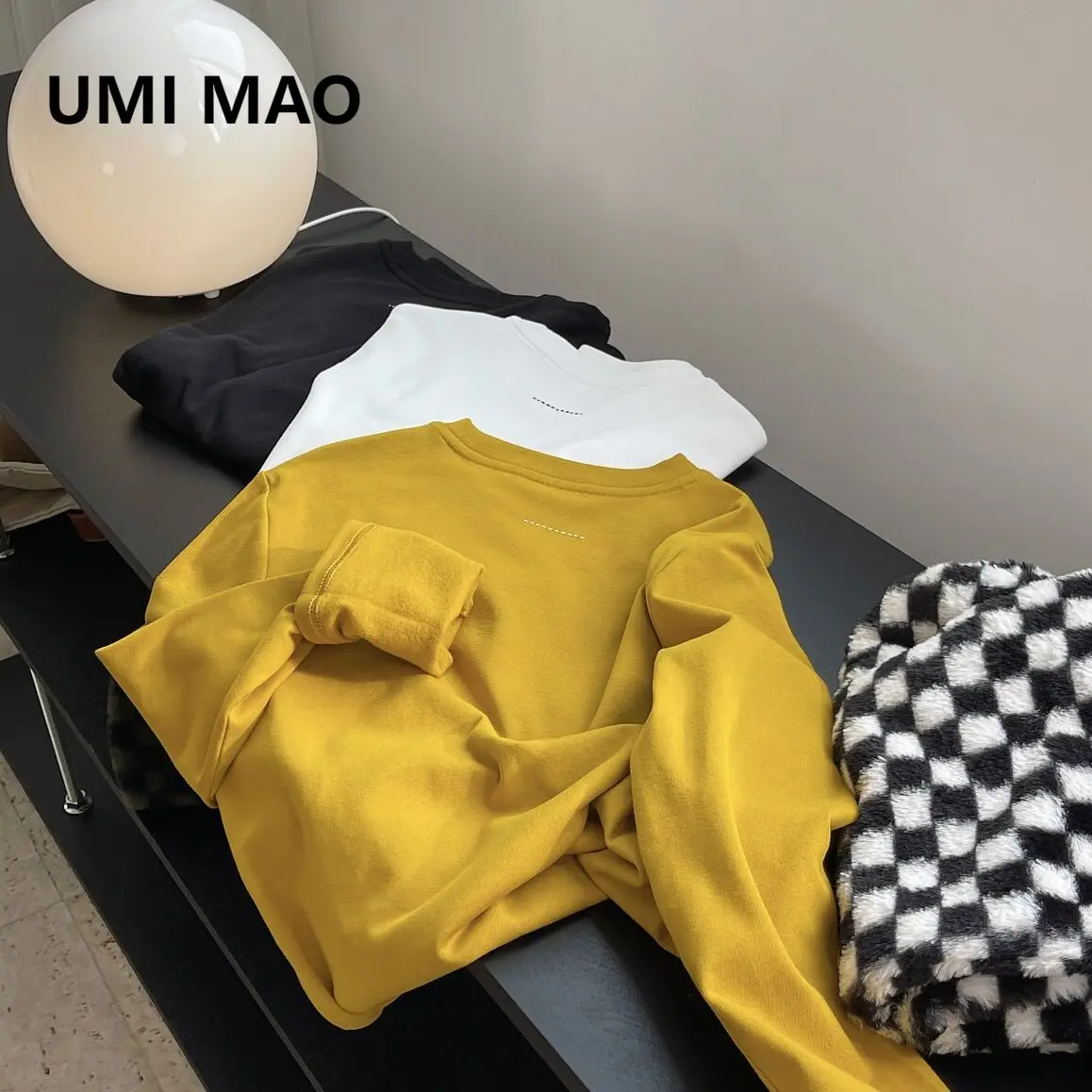 UMI MAO Зимняя новая корейская повседневная внутренняя плюшевая футболка Маленькая свободная теплая футболка с круглым вырезом и длинным рукавом Женский топ Y2k
UMI MAO Зимняя новая корейская повседневная внутренняя плюшевая футболка Маленькая свободная теплая футболка с круглым вырезом и длинным рукавом Женский топ Y2k