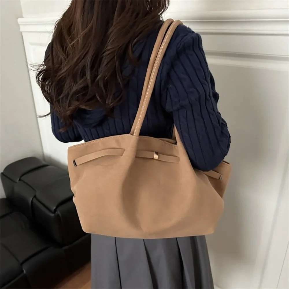 Matte Finish Underarm Bag Large Capacity Solid Color Tote Bag Vintage Velvet Suede Material Satchel Bags Celebration Events
Matte Finish Underarm Bag Large Capacity Solid Color Tote Bag Vintage Velvet Suede Material Satchel Bags Celebration Events