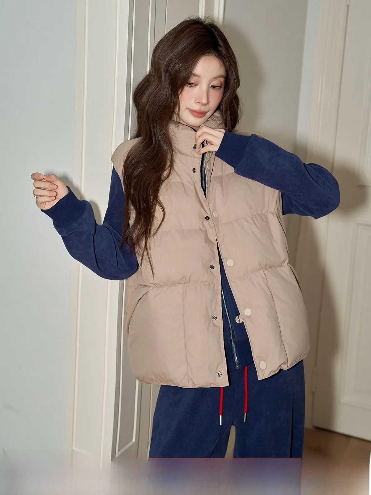 Свободный женский пуховый жилет с модным воротником-стойкой, повседневная верхняя одежда из полиэфирного волокна, новинка осени-зимы 2025
Свободный женский пуховый жилет с модным воротником-стойкой, повседневная верхняя одежда из полиэфирного волокна, новинка осени-зимы 2025