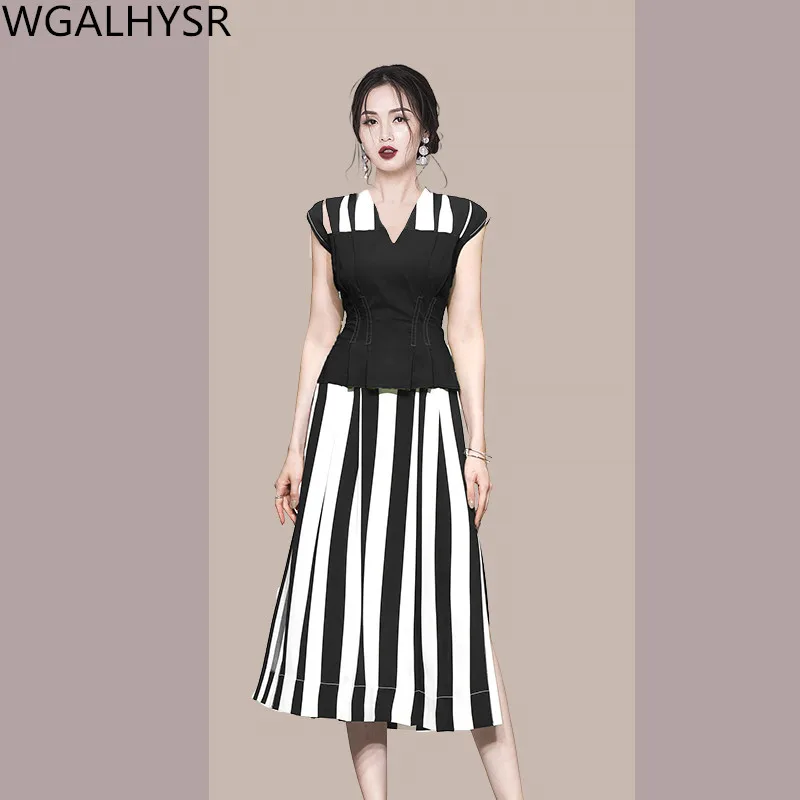 Summer 2024 New style casual long Dresses Women V-Neck Sleeveless Black White Stripe Patchwork Slim Dress Vestidos
Summer 2024 New style casual long Dresses Women V-Neck Sleeveless Black White Stripe Patchwork Slim Dress Vestidos