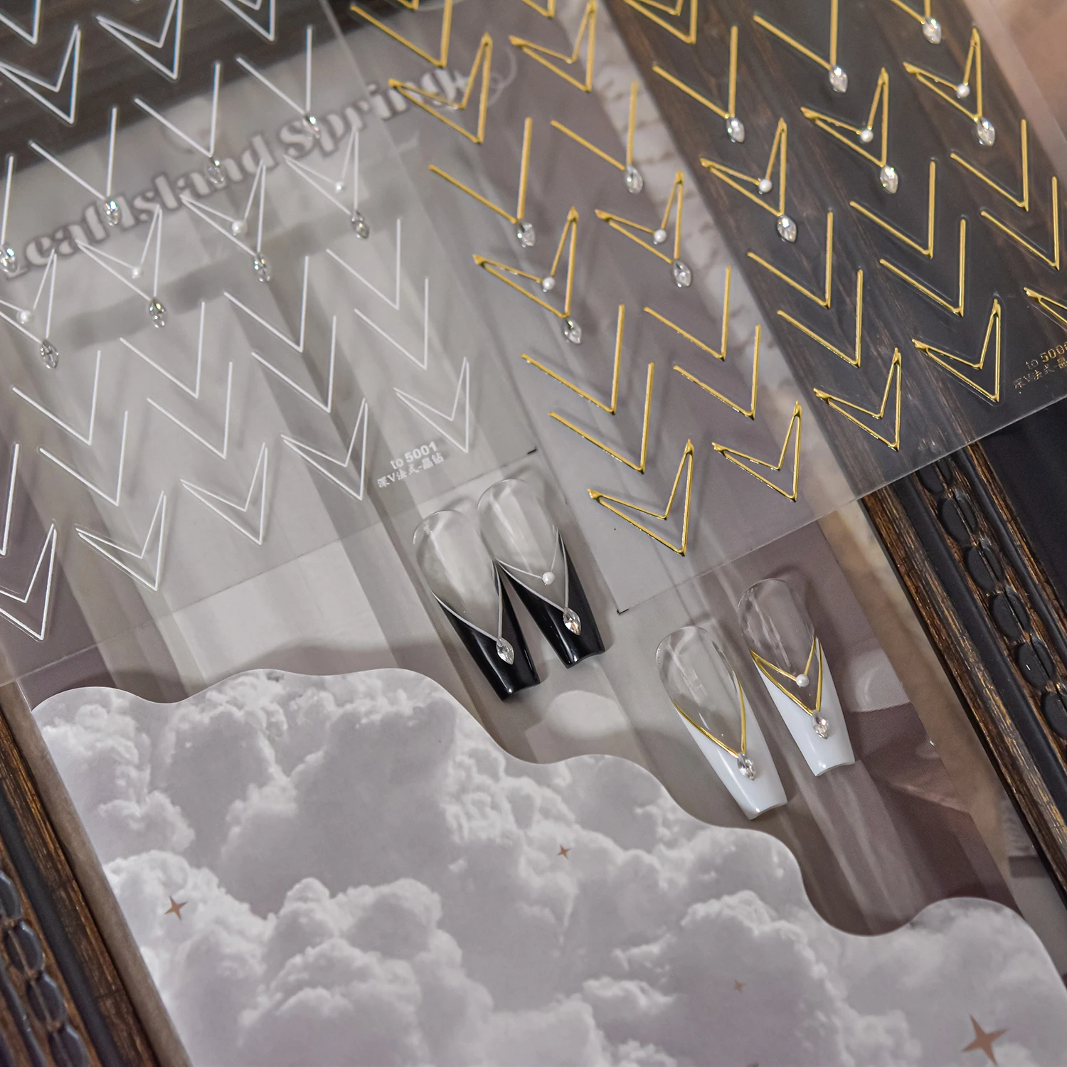 1PCS Gold Stamping V-shaped Line 5D Nail Stickers Nail Art Supplies White Butterfly Nail Art Decal Stickers For Nails
1PCS Gold Stamping V-shaped Line 5D Nail Stickers Nail Art Supplies White Butterfly Nail Art Decal Stickers For Nails