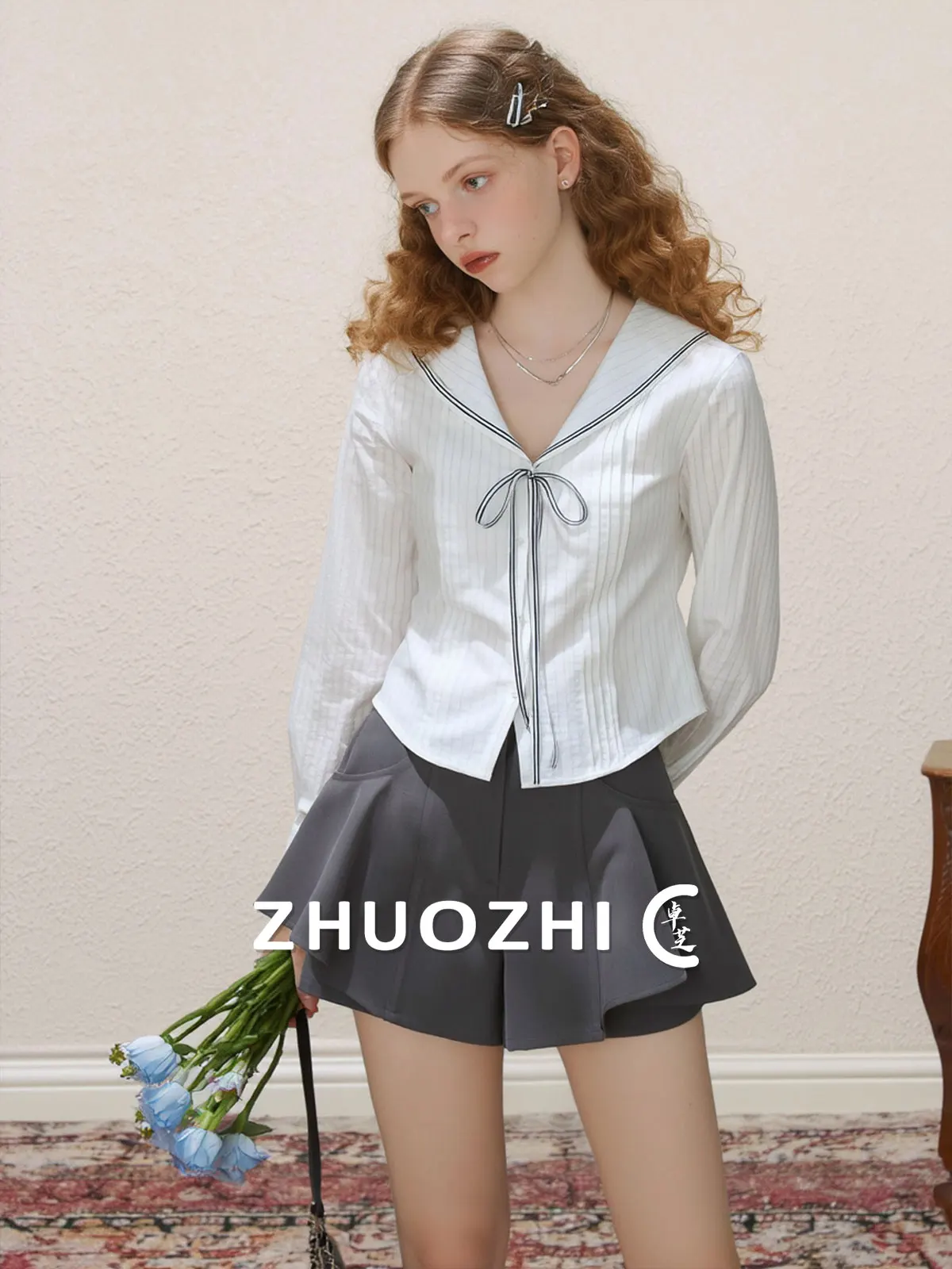 Новинка! Универсальный топ ZhuoZhi College в полоску с темно-синим воротником и поясом на талии для осени и зимы.
Новинка! Универсальный топ ZhuoZhi College в полоску с темно-синим воротником и поясом на талии для осени и зимы.