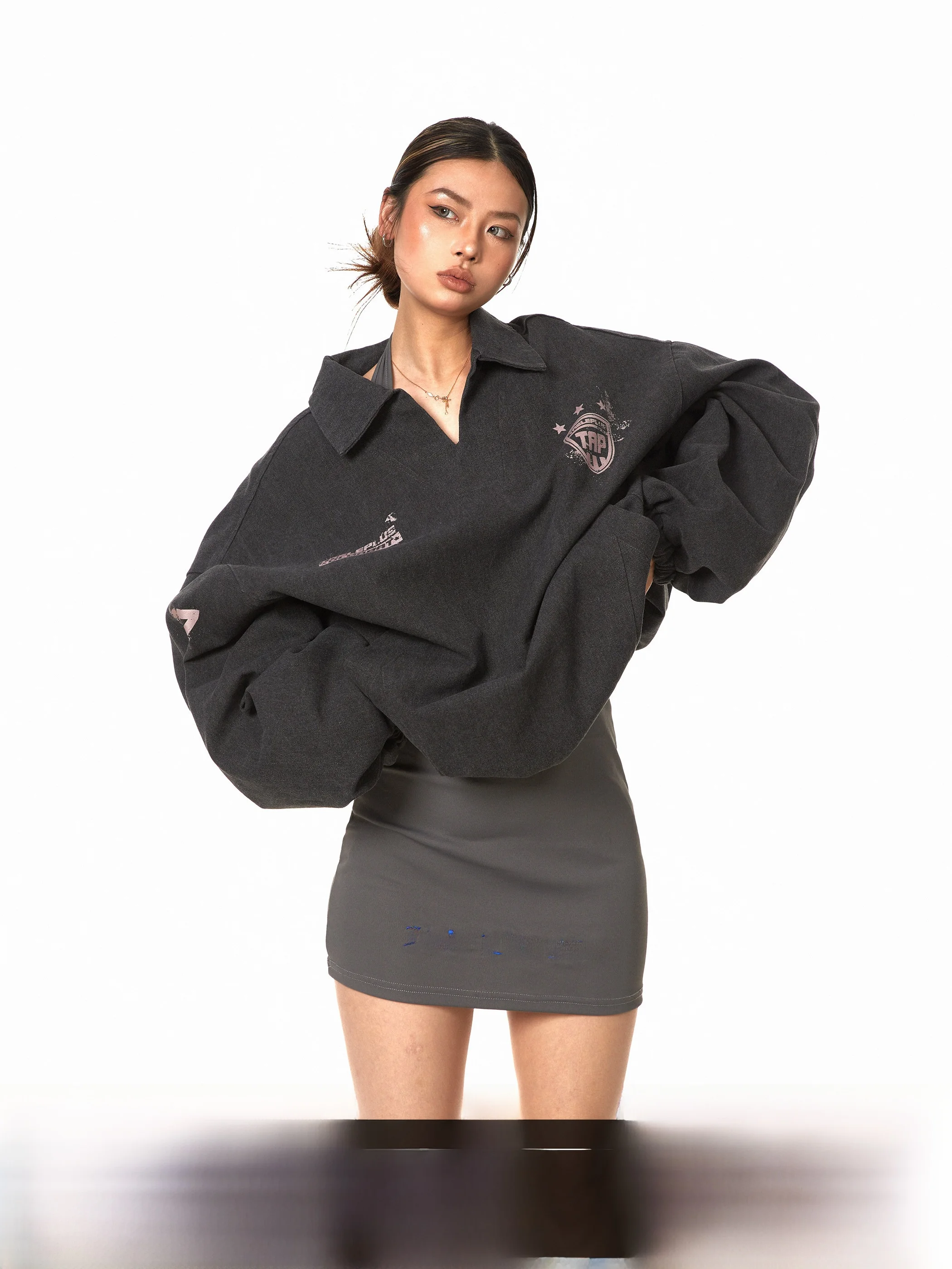 Retro American Denim Sweatshirt V-Neck Pullover Jacket Short Wide Sports Training Outerwear Blackbb Vintage Cotton Polyester ...
Retro American Denim Sweatshirt V-Neck Pullover Jacket Short Wide Sports Training Outerwear Blackbb Vintage Cotton Polyester ...