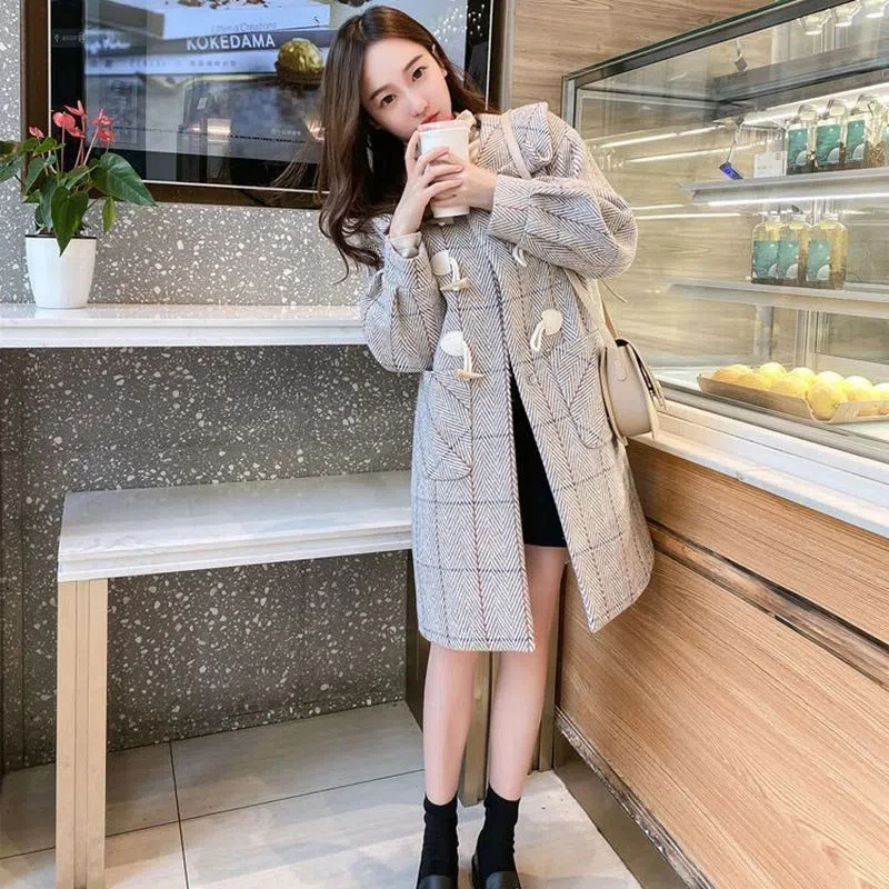 Woolen Coat Women 2022 Autumn/Winter New Fashion Loose All-match Casual Woolen Jacket Female Horn Buckle Long Thick Outerwear
Woolen Coat Women 2022 Autumn/Winter New Fashion Loose All-match Casual Woolen Jacket Female Horn Buckle Long Thick Outerwear