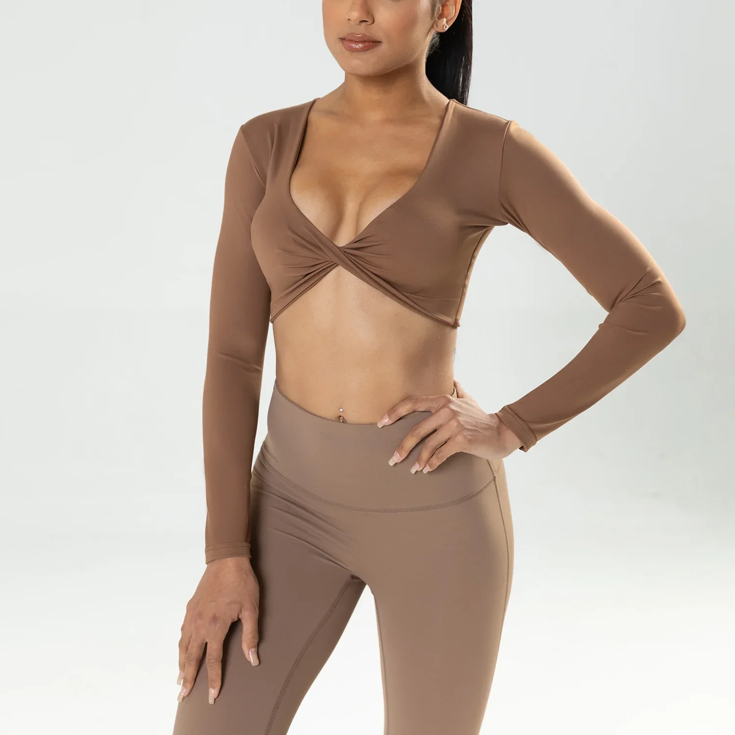 New Yoga Wear V Neck Sexy Long Sleeve Sports Crop Top Scrunch Croptop Shirt Gym Female Fitness Push Up Workout Tops for Women
New Yoga Wear V Neck Sexy Long Sleeve Sports Crop Top Scrunch Croptop Shirt Gym Female Fitness Push Up Workout Tops for Women