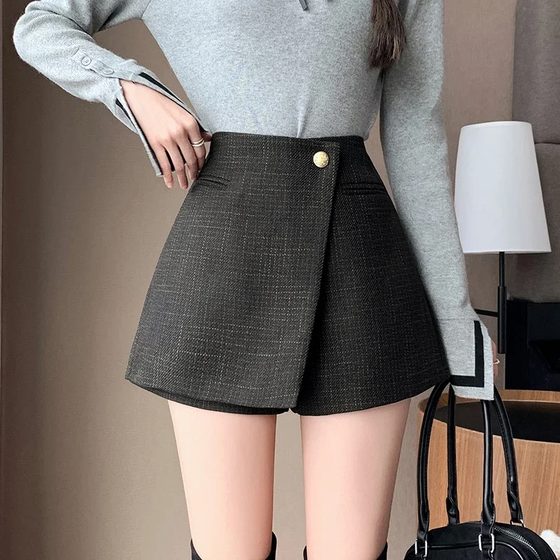 Korean Style Ladies Elegant Tweed Shorts 2024 New Fashion Autumn Winter High Waist Woolen Shorts Skirts Women Casual Wool Shorts
Korean Style Ladies Elegant Tweed Shorts 2024 New Fashion Autumn Winter High Waist Woolen Shorts Skirts Women Casual Wool Shorts