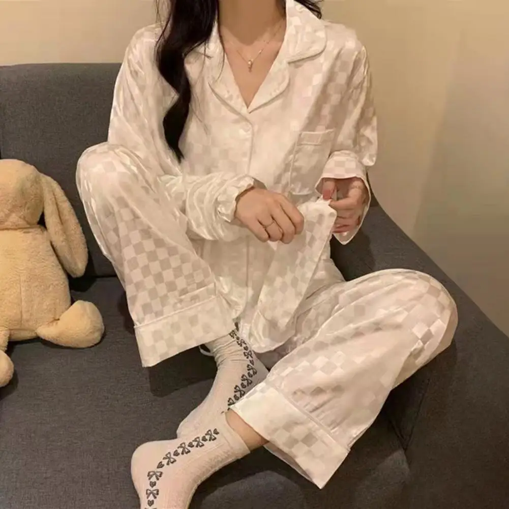 Women Polyester Pajama Set Elegant Satin Pajamas Set for Women Button Down Long Sleeve Top Pants Sleepwear Set for Autumn
Women Polyester Pajama Set Elegant Satin Pajamas Set for Women Button Down Long Sleeve Top Pants Sleepwear Set for Autumn