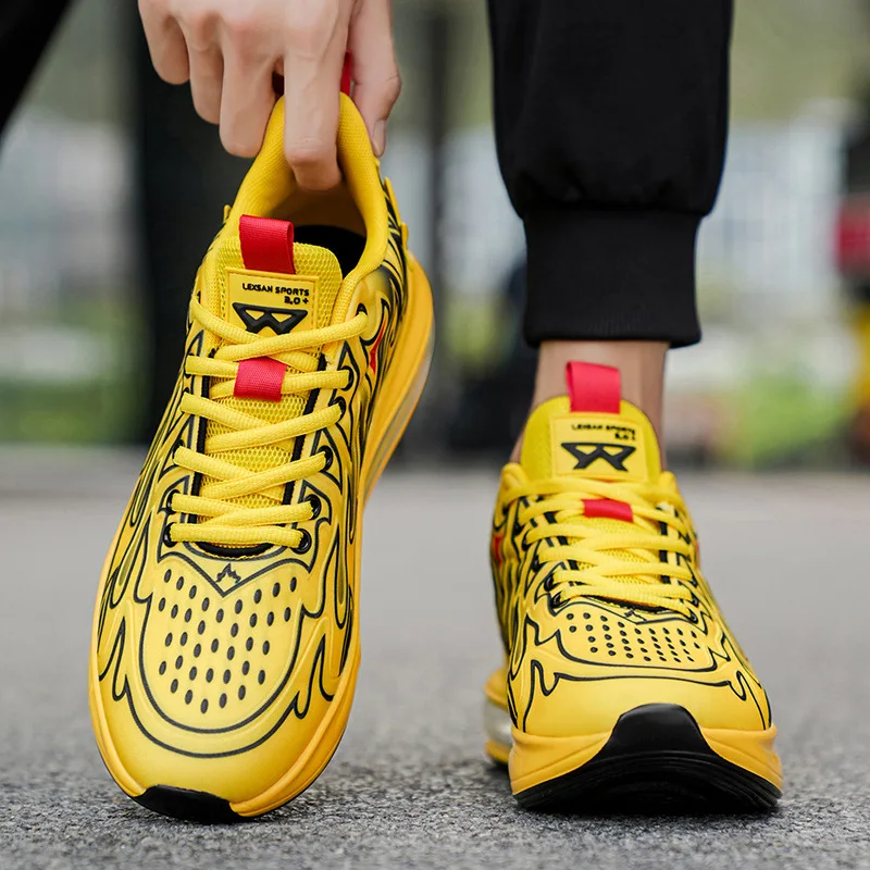 2025 НОВЫЕ мужские кроссовки на воздушной подушке, мужские дышащие уличные спортивные туфли, удобная обувь для бега, размер 39-46
2025 НОВЫЕ мужские кроссовки на воздушной подушке, мужские дышащие уличные спортивные туфли, удобная обувь для бега, размер 39-46