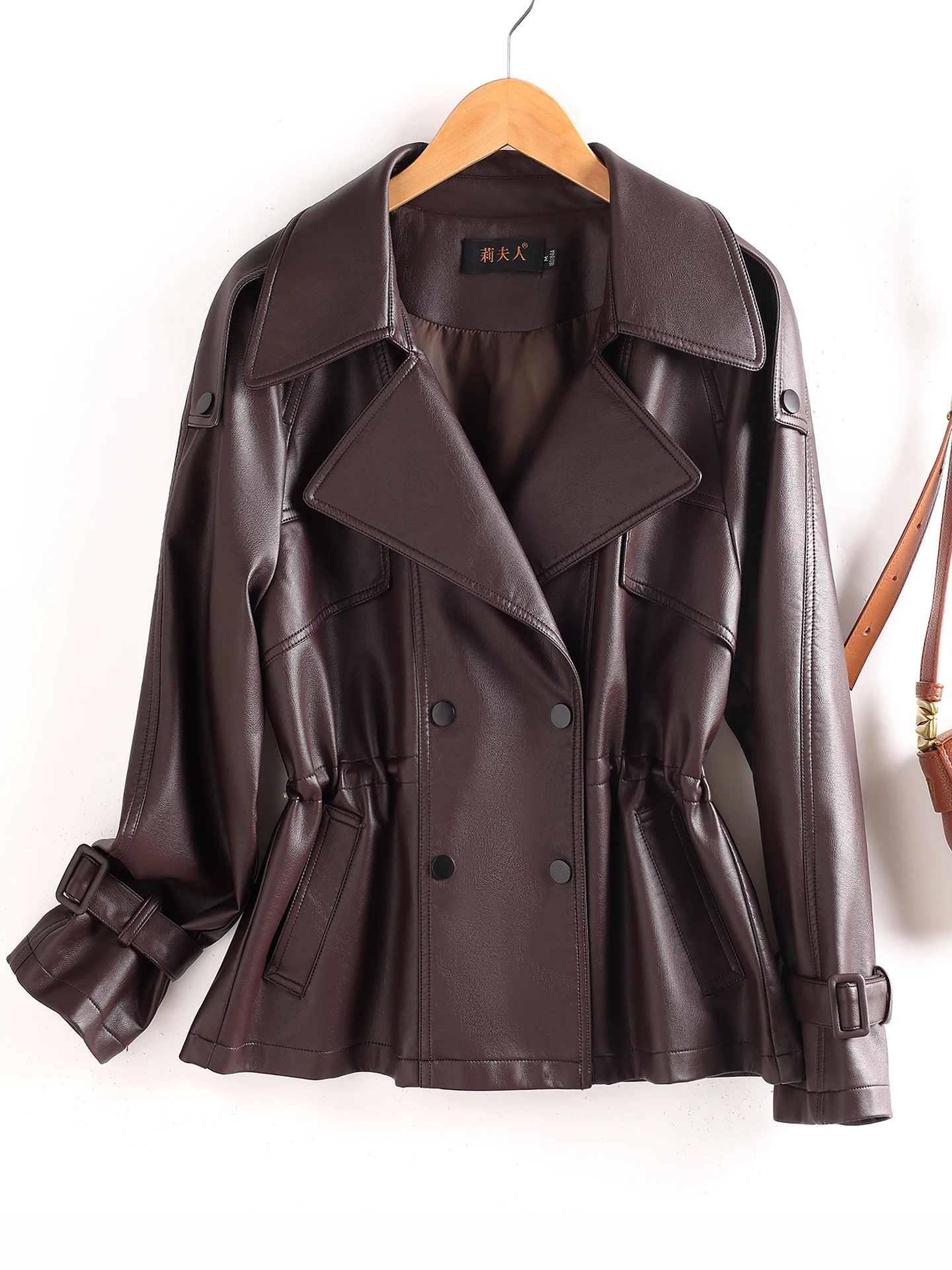 Ele ort Genuine Leather Jaet Women's Waist-Cinching Casual Sle Long Sve ket Detail Double-Button Closure
Ele ort Genuine Leather Jaet Women's Waist-Cinching Casual Sle Long Sve ket Detail Double-Button Closure