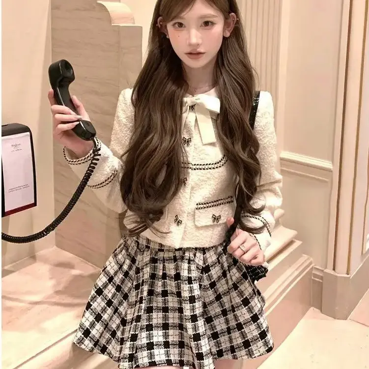 Two-Piece Set Bow-Shaped Jacket Pleated Short Skirt Skirt Autumn Winter New Niche Design Suit
Two-Piece Set Bow-Shaped Jacket Pleated Short Skirt Skirt Autumn Winter New Niche Design Suit
