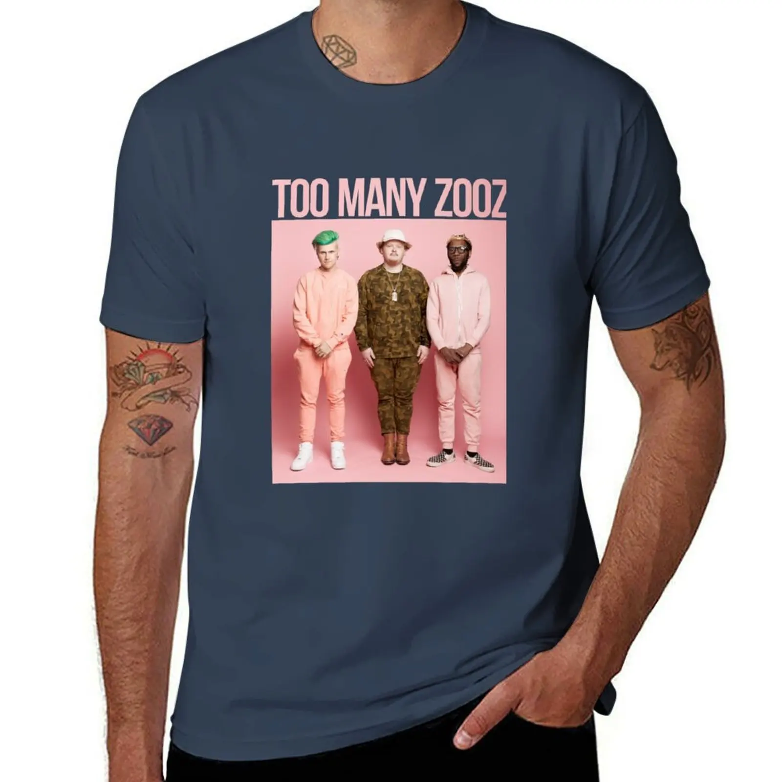 Футболка TOO MANY ZOOZ, мужские футболки, высококачественная футболка люксового бренда, персонализированная футболка
Футболка TOO MANY ZOOZ, мужские футболки, высококачественная футболка люксового бренда, персонализированная футболка