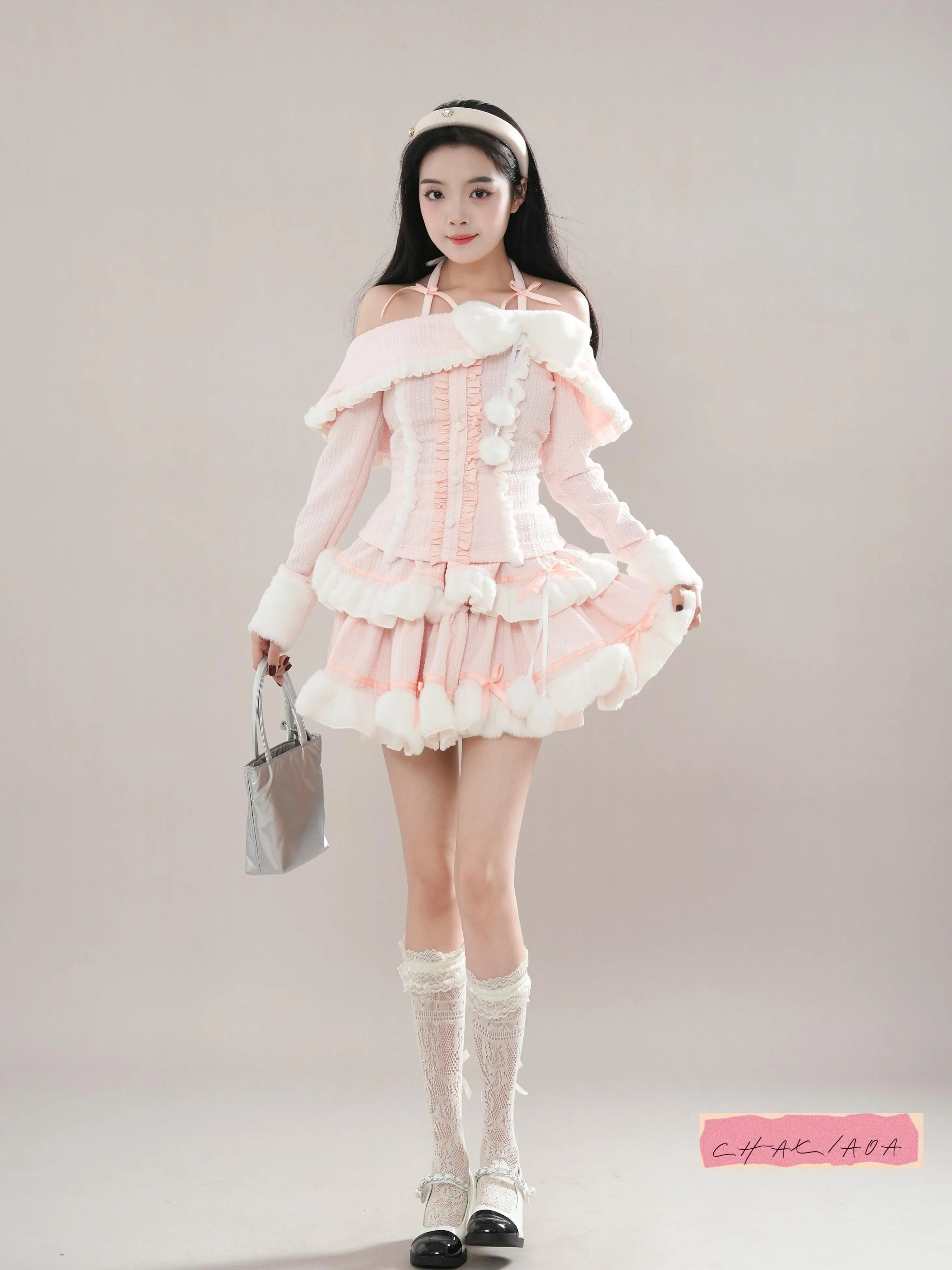 Christmas Atmosphere Lolita Original Sweet and Cute Bow Atmosphere Top Cake Skirt Set Fluffy Womens Outfit for Autumn and Winter
Christmas Atmosphere Lolita Original Sweet and Cute Bow Atmosphere Top Cake Skirt Set Fluffy Womens Outfit for Autumn and Winter