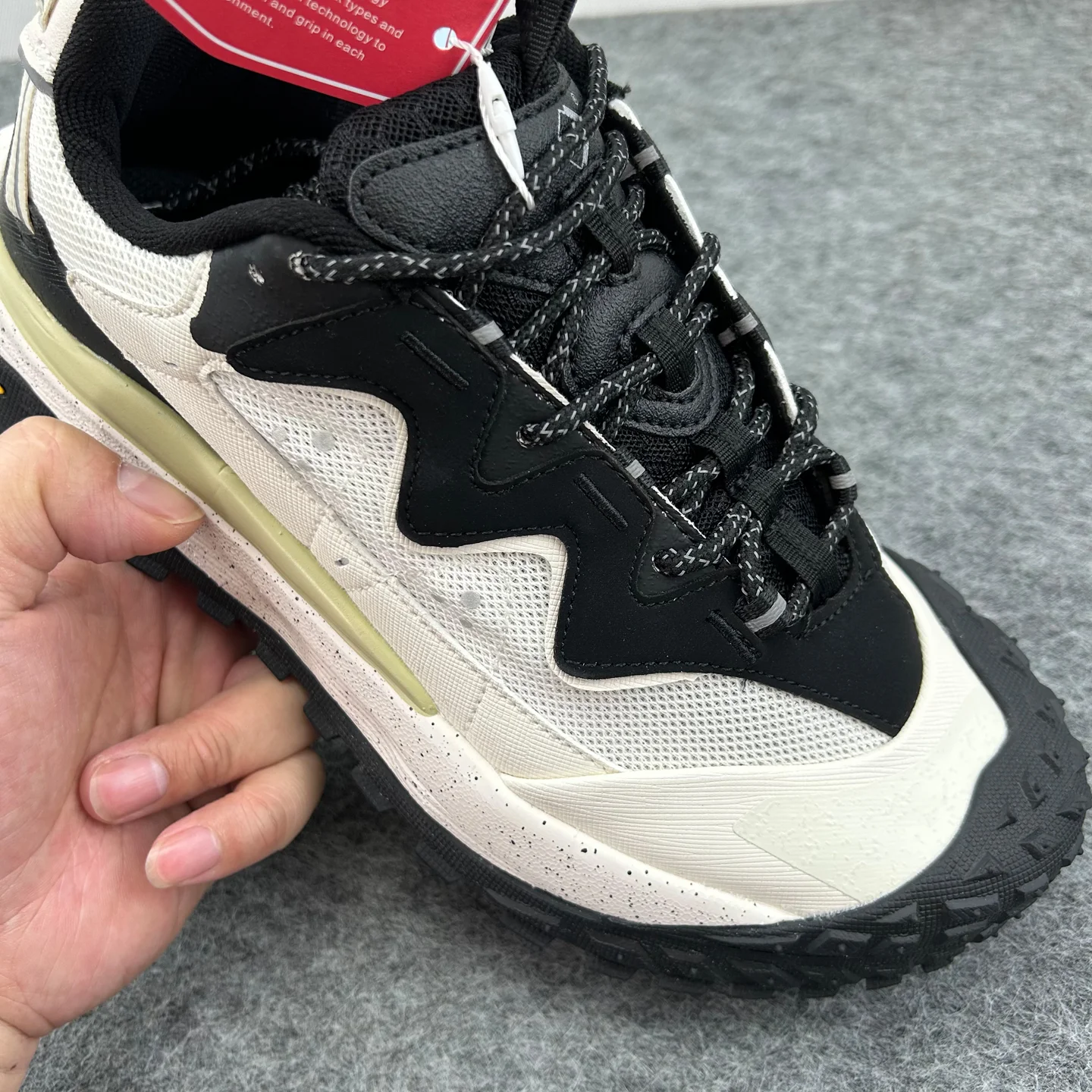 Lightweight and comfortable casual sports running shoes men's and women's non-slip shock-absorbing mesh sneakers
Lightweight and comfortable casual sports running shoes men's and women's non-slip shock-absorbing mesh sneakers