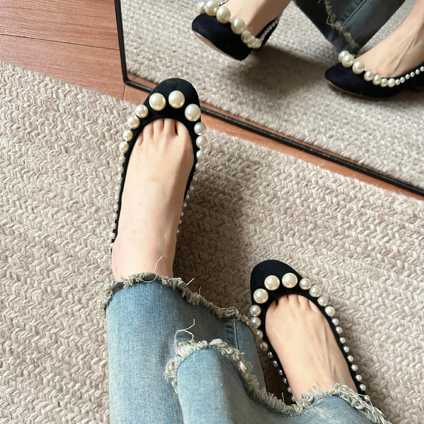 Luxury Pearls Faux Suede Wedges Ballet Style Women Pumps Retro Mary Janes Slip-on Summer 5cm High heels Sweet Girls Party Shoes
Luxury Pearls Faux Suede Wedges Ballet Style Women Pumps Retro Mary Janes Slip-on Summer 5cm High heels Sweet Girls Party Shoes